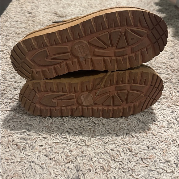 Boots - Picture 5 of 8